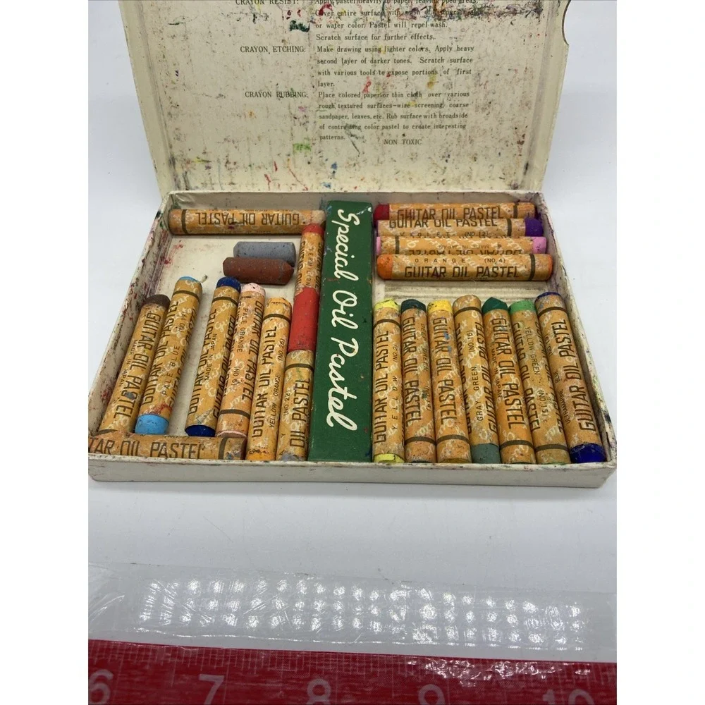 Vintage Guitar Oil Pastel Used Only 18 Colors Made In JAPAN Original Box